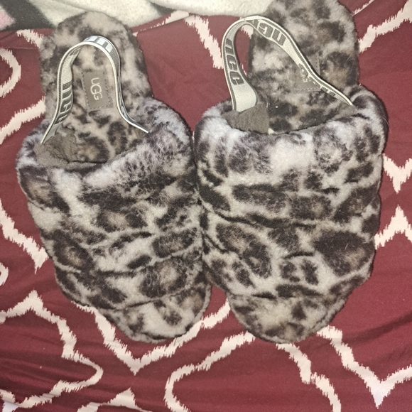 Ugg slippers. Authentic - Picture 1 of 4